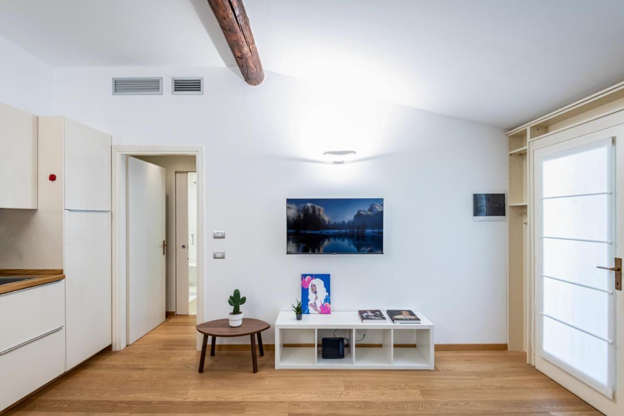 Easylife - Romantico Appartamento Sulla Darsena Milan Exterior photo